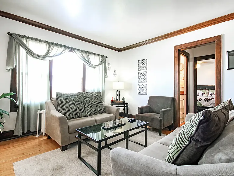 1 Bedroom (Living Room) (North/South Courtyard)