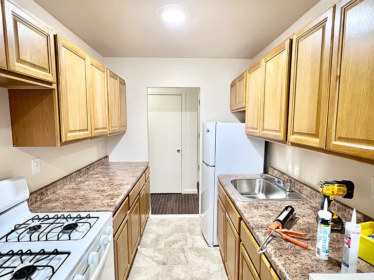 1545 Rhinelander Ave #4 — Photo 1