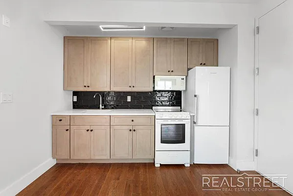 Rented by Real Street Inc | media 4