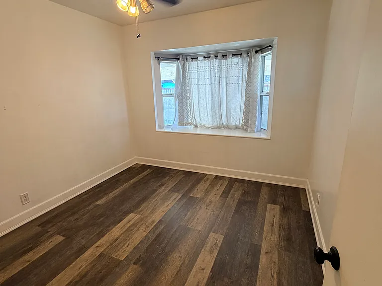 541 Kern St — Photo 11