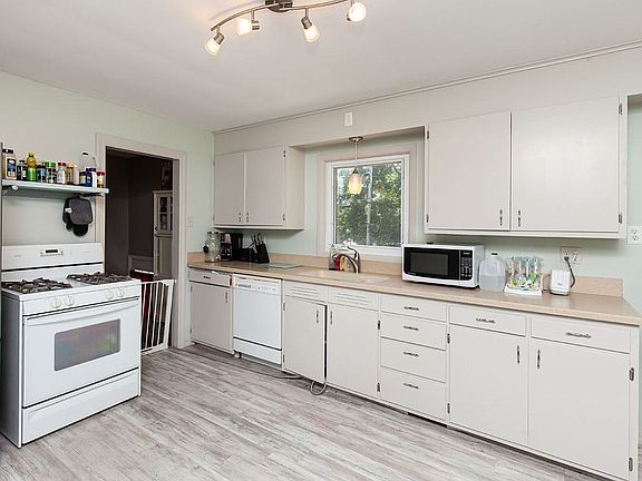 4th image of 405 Lincoln St SE