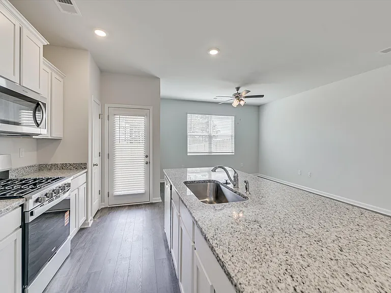 811 Grovebury Ct — Photo 12