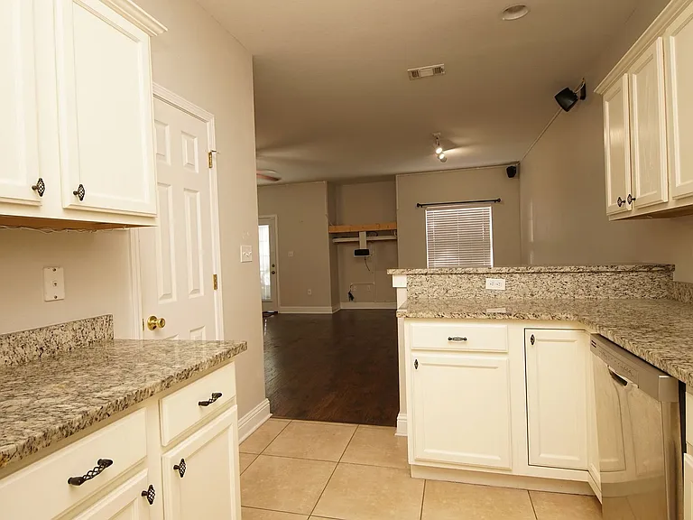 125 Farrah Ave — Photo 13