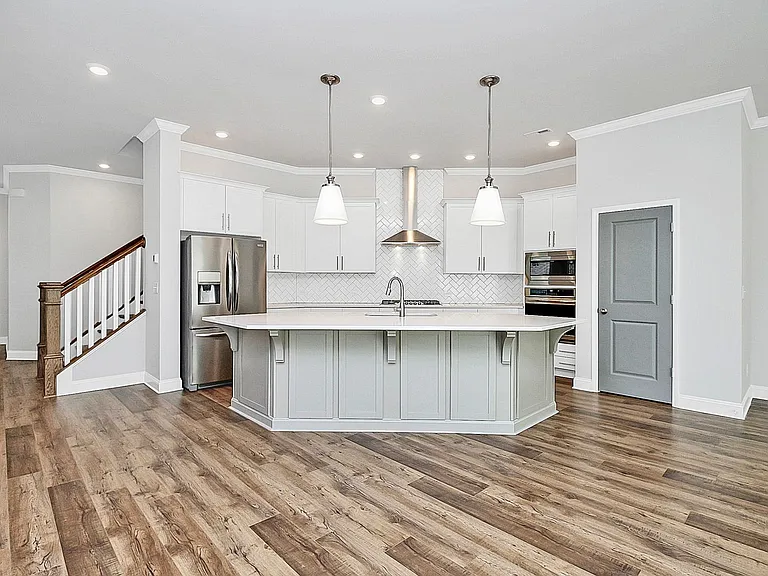 2536 Barry St — Photo 4