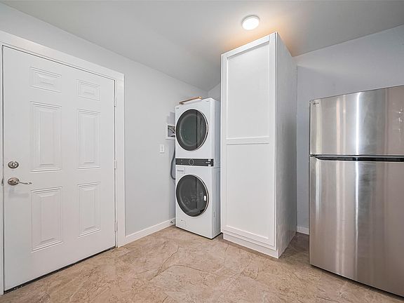4th image of 52 Penway St