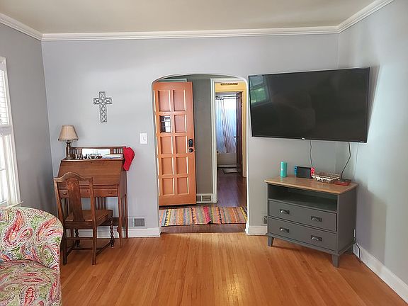 2nd image of 1109 Hill Ave