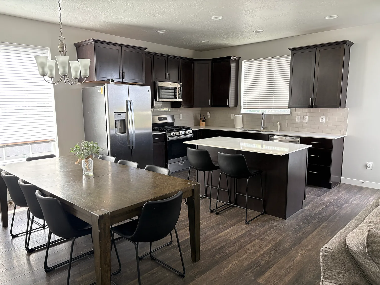 5 bed, 3.5 bath, 2730 sqft, $3,250 — Photo 3