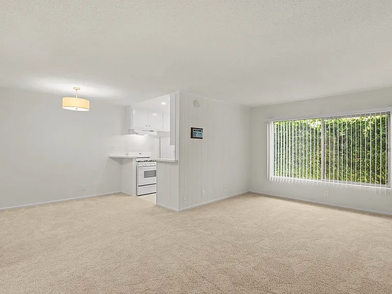 1226 McClellan Dr — Photo 3