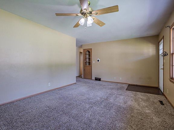 5th image of 105 Harolds Dr