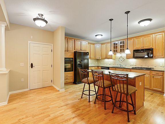 Large kitchen and Island!