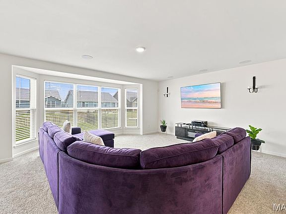 5th image of 902 Palisades Cir
