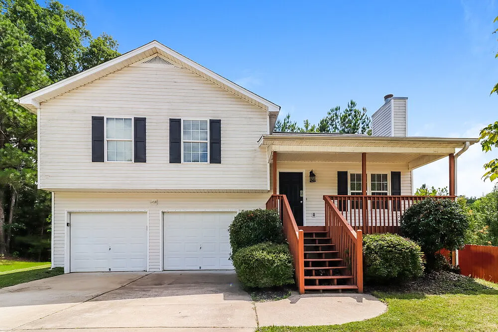 3 bed, 2.0 bath, 1208 sqft, $1,715 — Photo 1