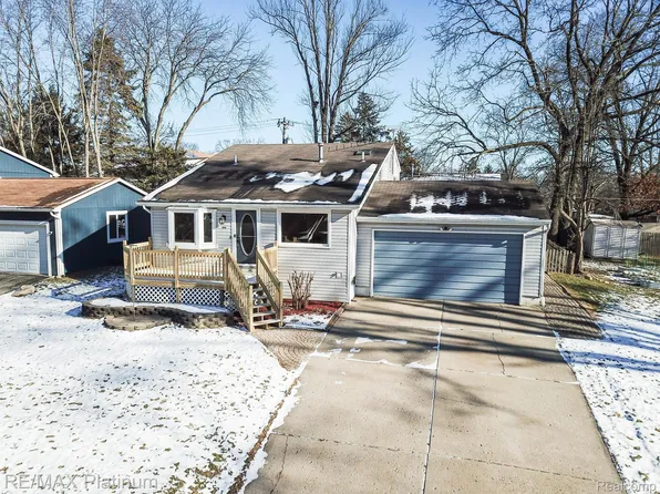 2056 Royalton, Wixom, MI 48393