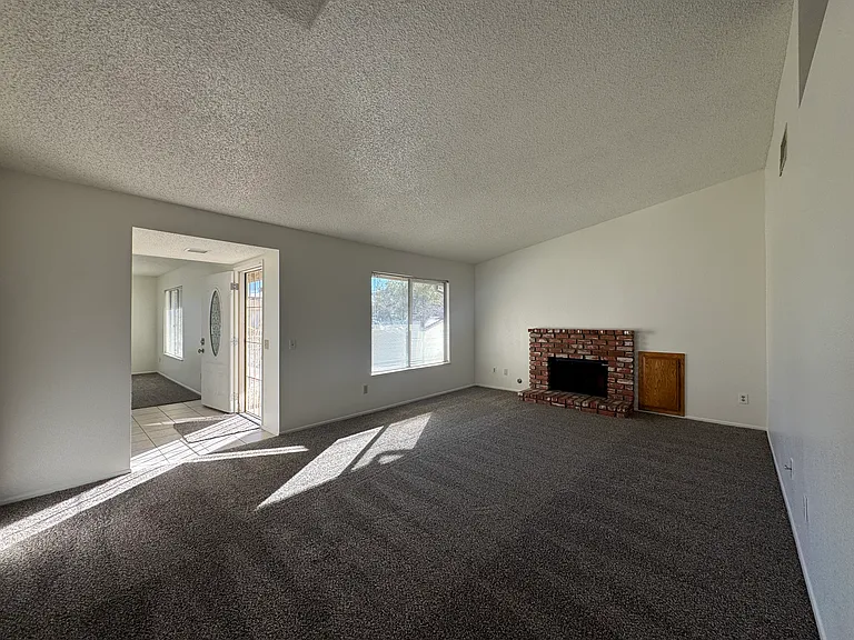 13718 Nassau Dr — Photo 6