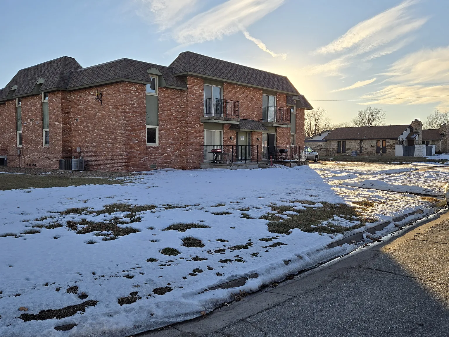 2 bed, 900 sqft, $775 — Photo 1