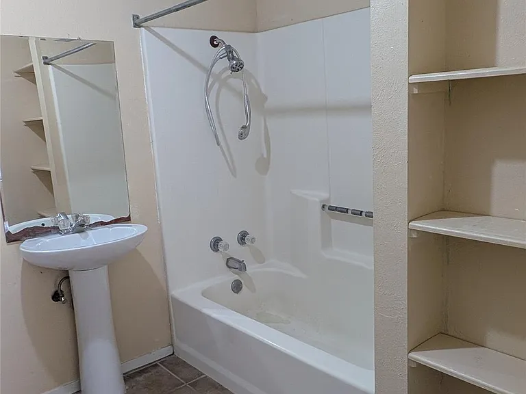 1507 Earle St — Photo 13