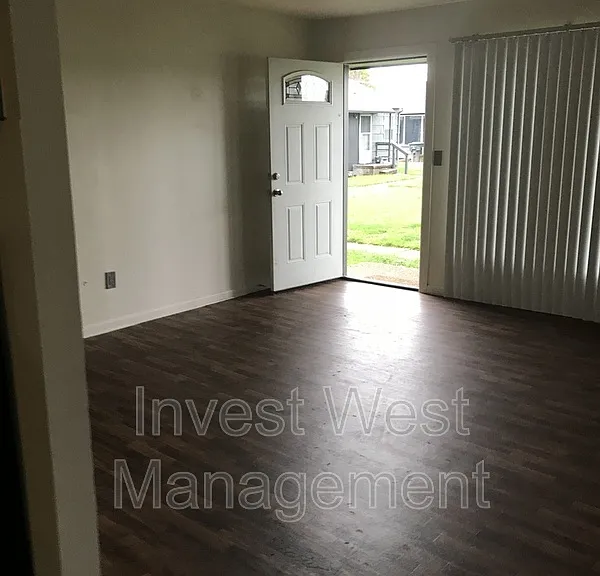 224 Cypress St — Photo 9