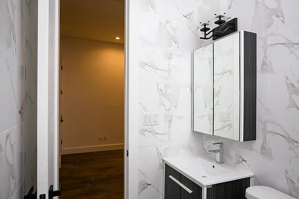 Rented by Nooklyn NYC LLC | media 25