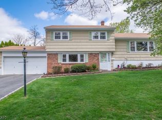 15 Oxbow Pl, Wayne, NJ 07470