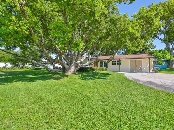 1511 4th St SW, Largo, FL 33770