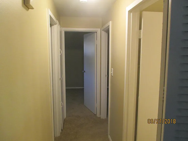 3585 Roswell Dr — Photo 21