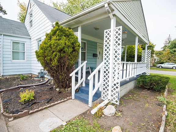 2nd image of 3231 Oaklawn St