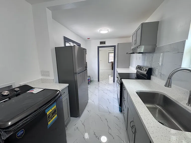465 Martin Ave — Photo 8