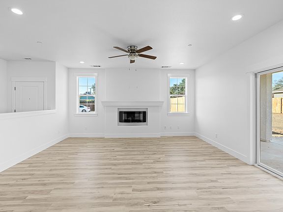 3rd image of 2789 Hawn Ave