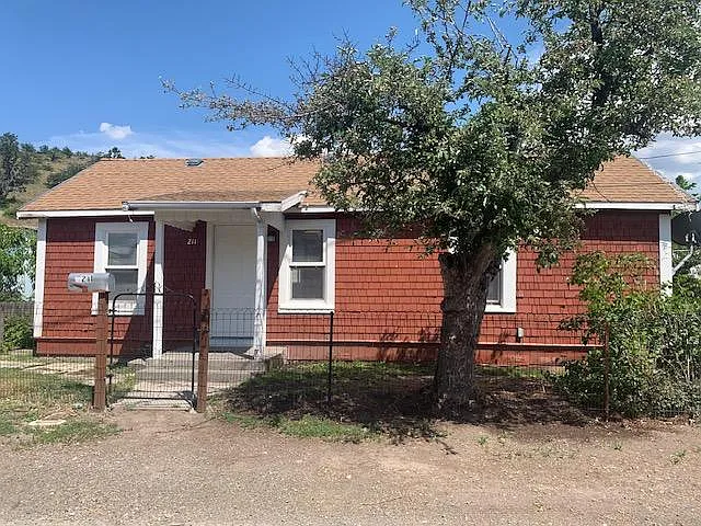 211 Butte St — Photo 1