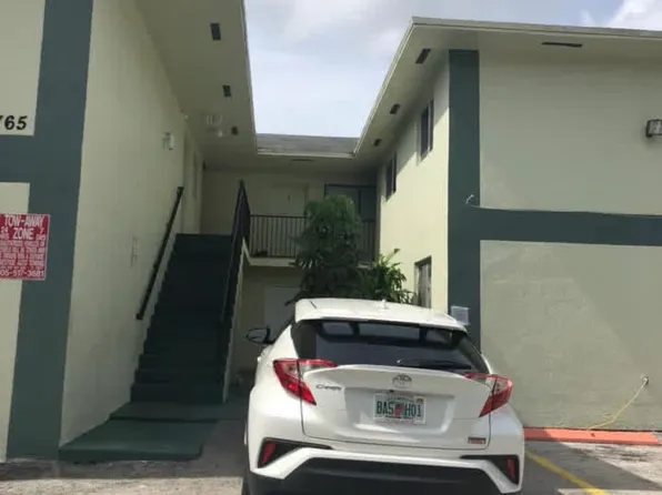 10765 SW 4th St APT 7, Miami, FL 33174