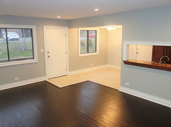 3rd image of 29W648 Winchester Cir N Unit 3