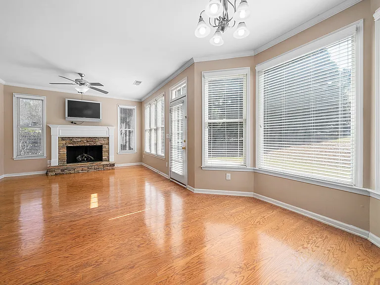 130 Candler Ct — Photo 15