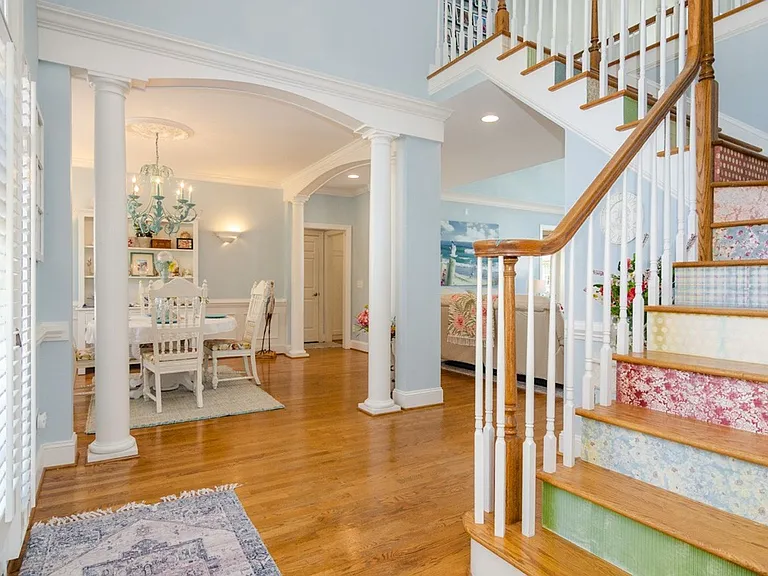 300 Garnercrest Rd — Photo 3