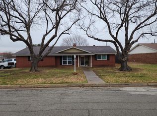 301 Huntington Dr, Euless, TX 76040