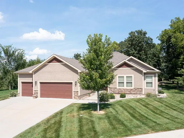 829 Evergreen St, Basehor, KS 66007