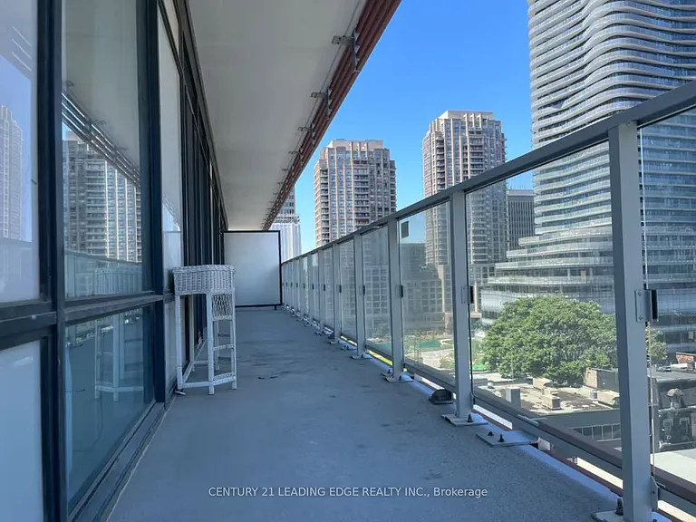 18 Maitland Ter #711 — Photo 11