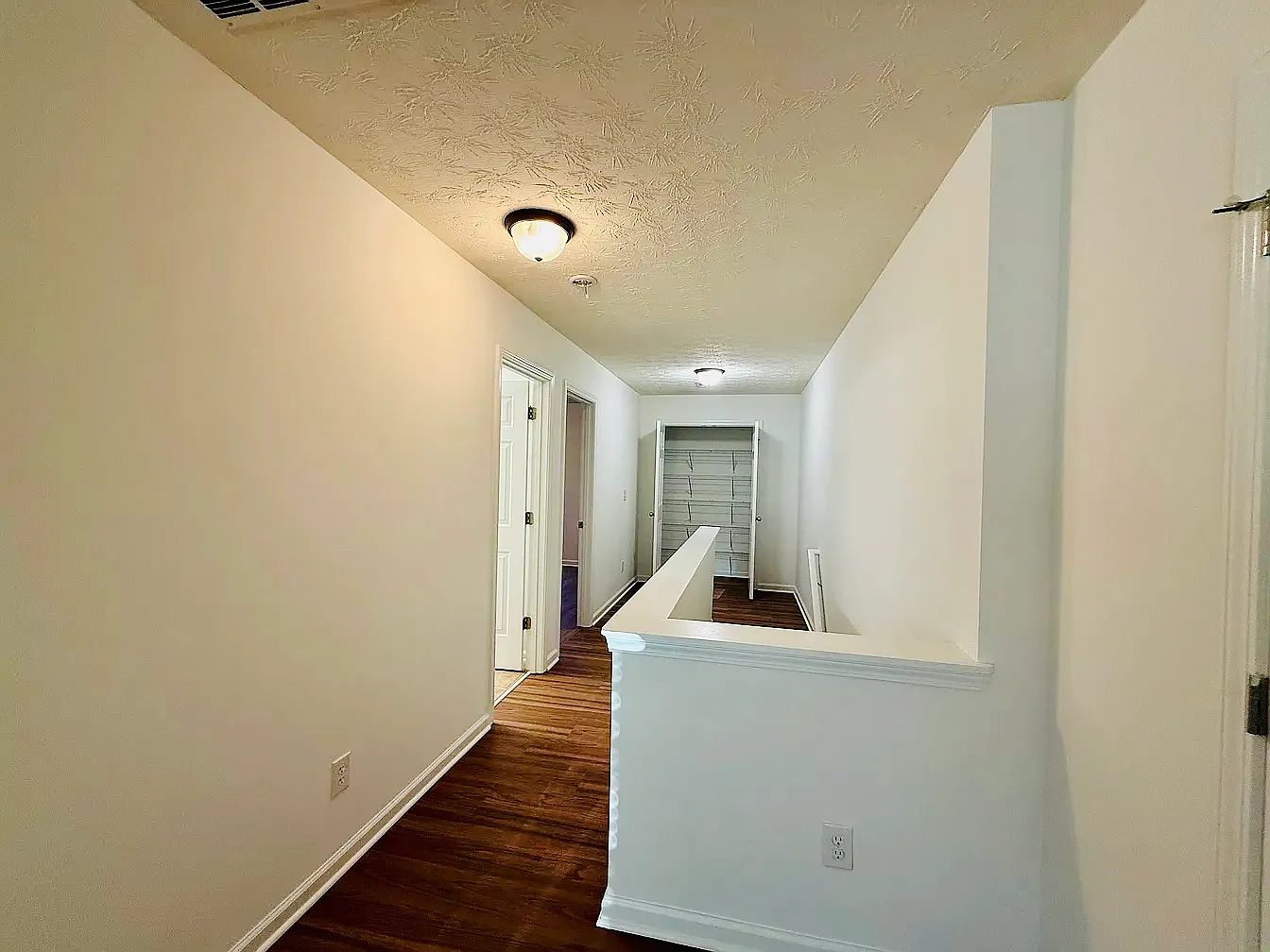 3 bed, 2402 sqft, $1,000 — Photo 2