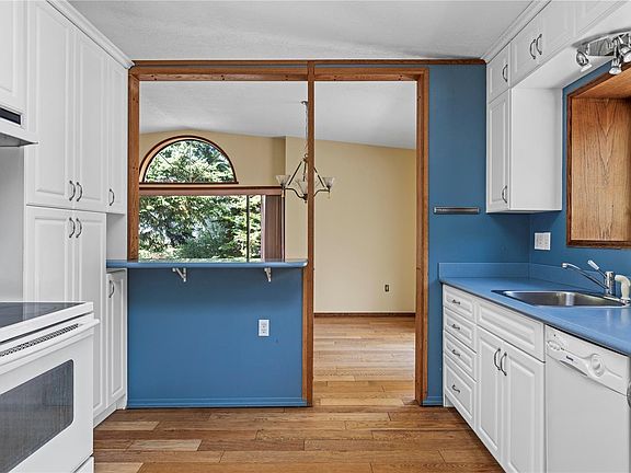 3rd image of 443 Hoylake Rd W
