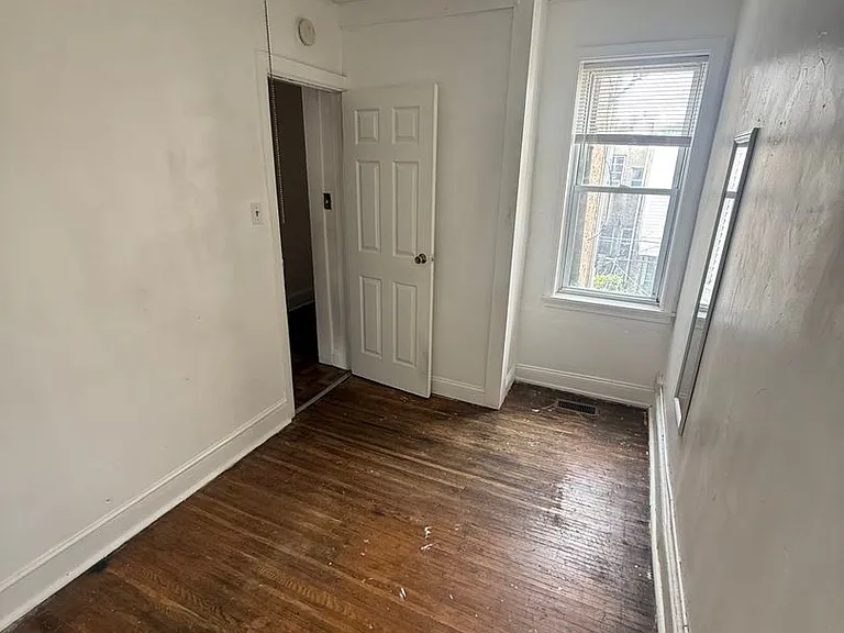 824 Winton St — Photo 18