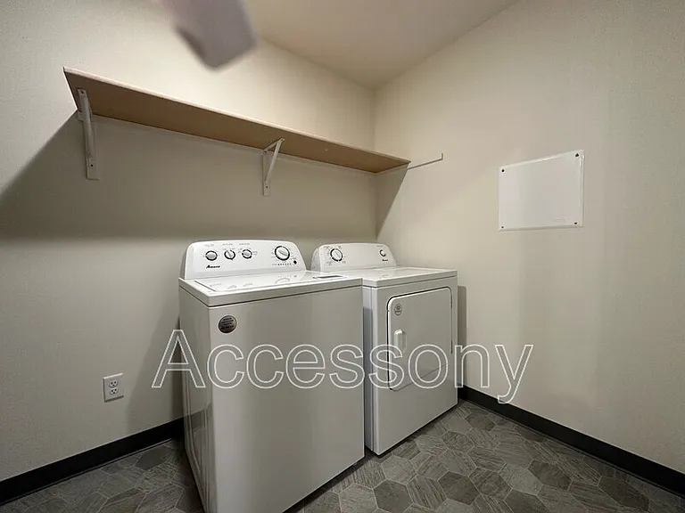 2340 Y St #7 — Photo 17