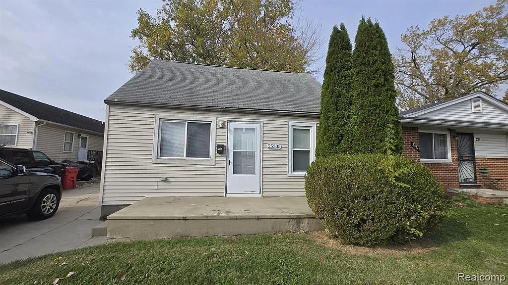 2 bed, 1.0 bath, 864 sqft, $925 — Photo 1