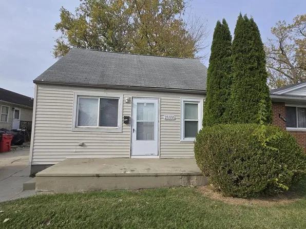 25335 Pinehurst St, Roseville, MI 48066