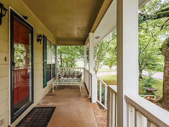 2nd image of 2533 Martin Rd