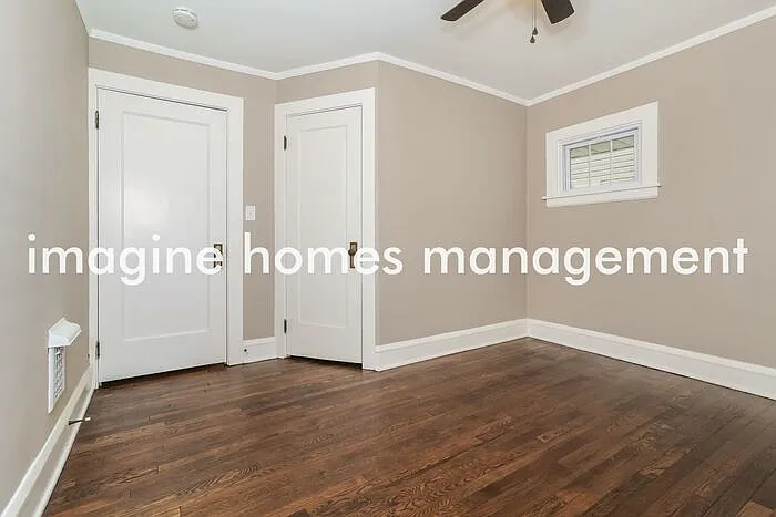 1453 Larchmont Ave — Photo 10