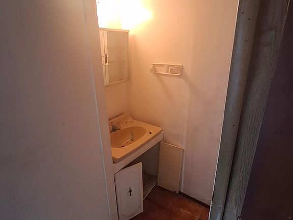 4th image of 2627 S 73rd St