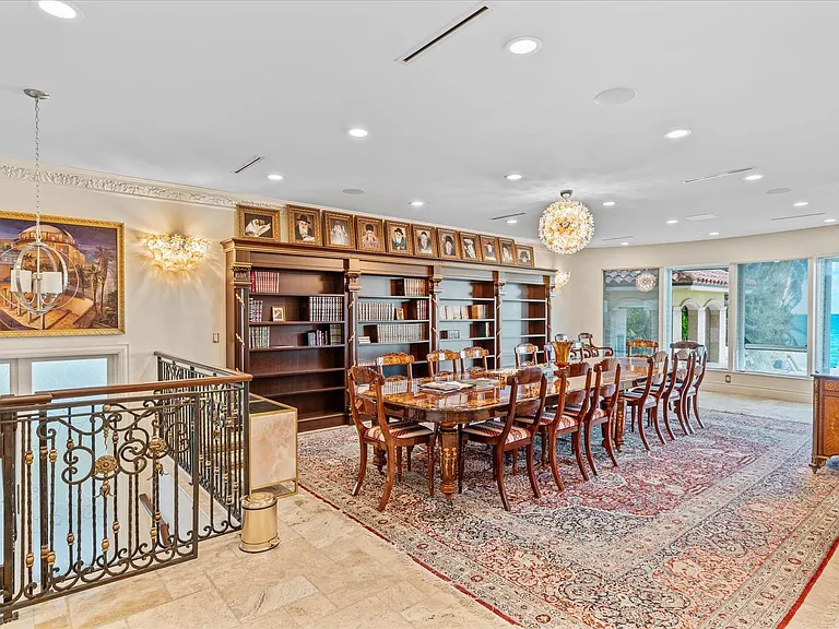 555 Ocean Blvd — Photo 15