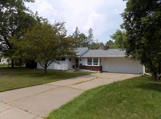 715 E 39th St, Hibbing, MN 55746
