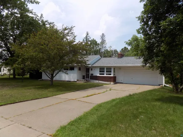 715 E 39th St, Hibbing, MN 55746