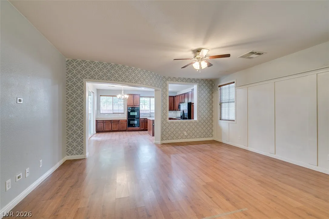 4 bed, 2.5 bath, 1831 sqft, $2,050 — Photo 3