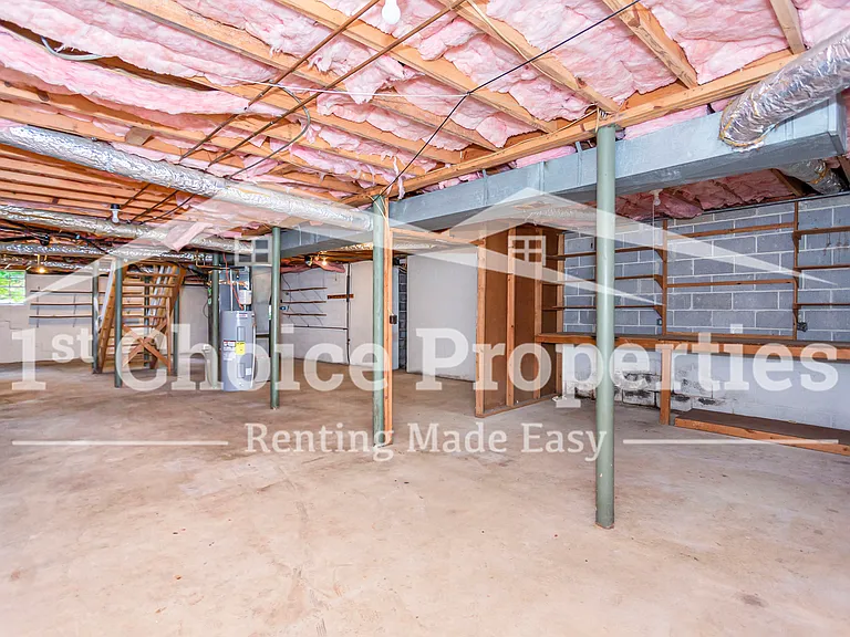 1421 Brewster Cir — Photo 9